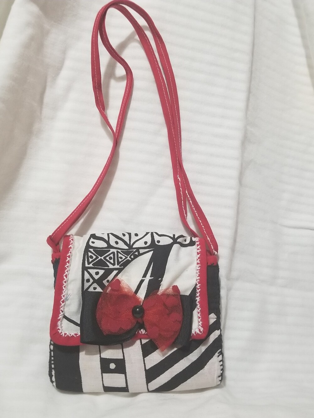 Handmade Sofistik Black & White Crossbody Bag with Red Bow Accent & Strap